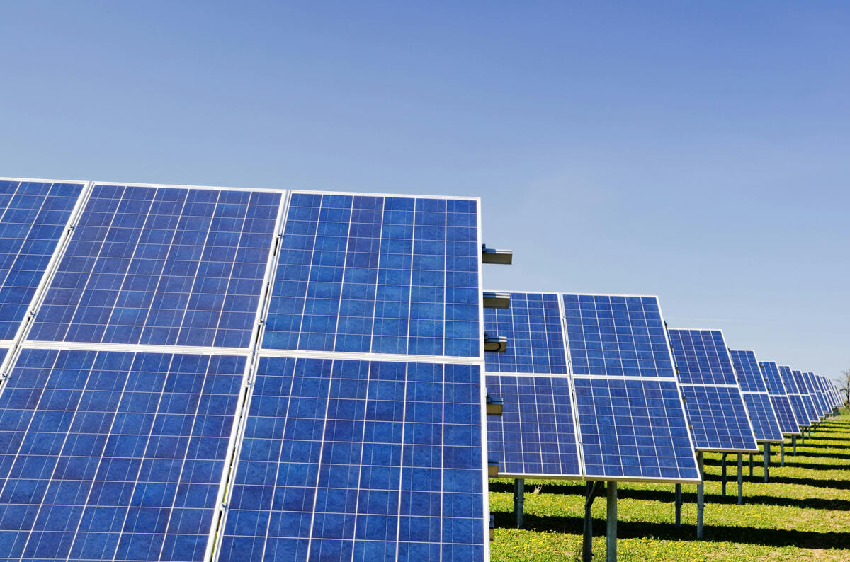 Mockups with screenshots from the instagram profile of a solar company